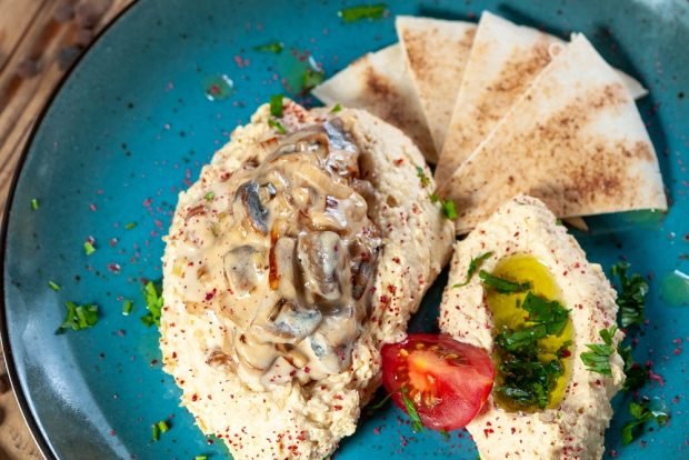 Humus with mushrooms Humus with mushrooms