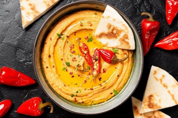Humus with tahini and sharp pepper Humus with tahini and sharp pepper