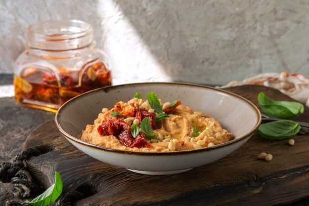 Humus with tomatoes Humus with tomatoes