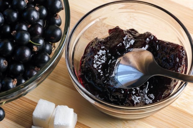Jelly -like jam made of blackcurrant Jelly -like jam made of blackcurrant