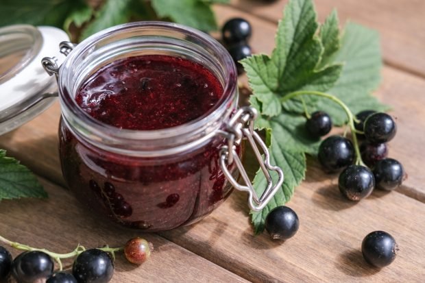 Jelly-like pyatiminet made of black currant Jelly-like pyatiminet made of black currant
