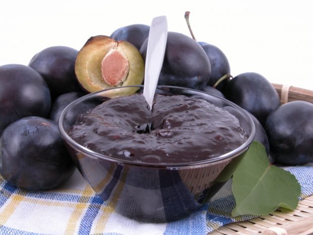 Jelly made of plum without bones Jelly made of plum without bones