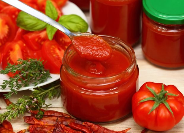 Ketchup from tomatoes and apples for the winter Ketchup from tomatoes and apples for the winter