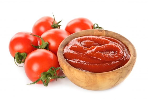 Ketchup of tomatoes with starch for the winter Ketchup of tomatoes with starch for the winter