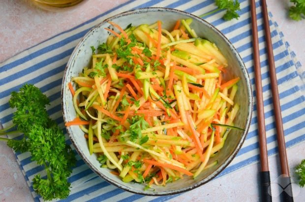 Korean salad with tsukini