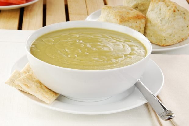 Lenten pea soup in a slow cooker