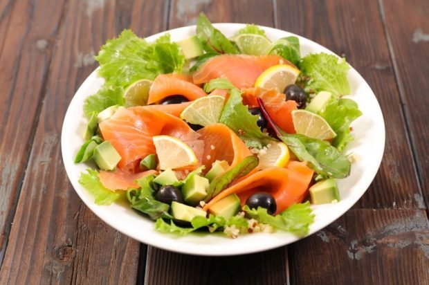 Light salad with salmon, avocado and olives