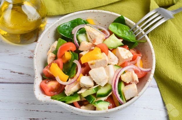 Meat salad with chicken, spinach and vegetables Meat salad with chicken, spinach and vegetables
