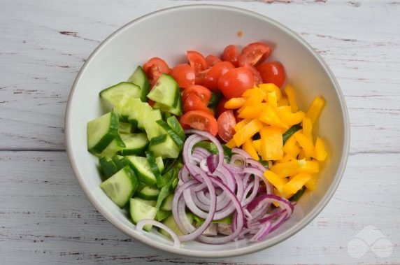 Meat salad with chicken, spinach and vegetables - recipe photo, step 4