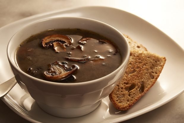 Mushroom broth in a slow cooker Mushroom broth in a slow cooker