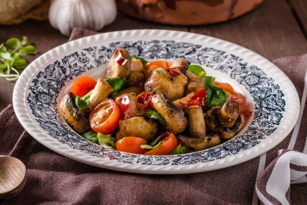 Mushroom salad and basil Mushroom salad and basil