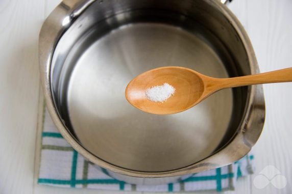 Oat porridge on the water for one portion - recipe photo, step 1