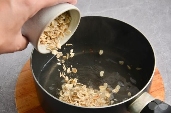 Oat porridge with blueberries and almonds - recipe photo, step 1