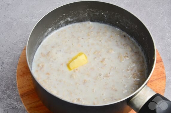 Oat porridge with blueberries and almonds - recipe photo, step 3