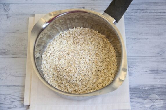 Oatmeal with banana - recipe photo, step 1