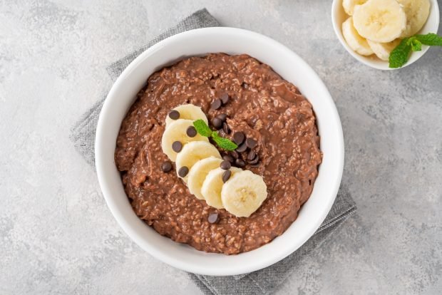 Oatmeal with cocoa and banana Oatmeal with cocoa and banana