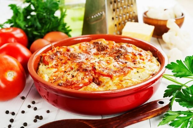Omlet with tomatoes, cauliflower and cheese in the oven