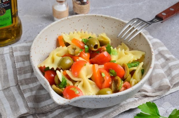 Paste salad, vegetables and olives Paste salad, vegetables and olives