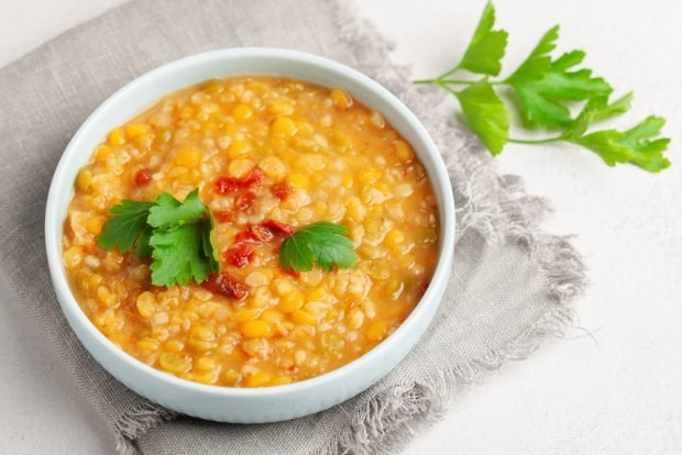 Pea porridge with dried tomatoes in pots Pea porridge with dried tomatoes in pots
