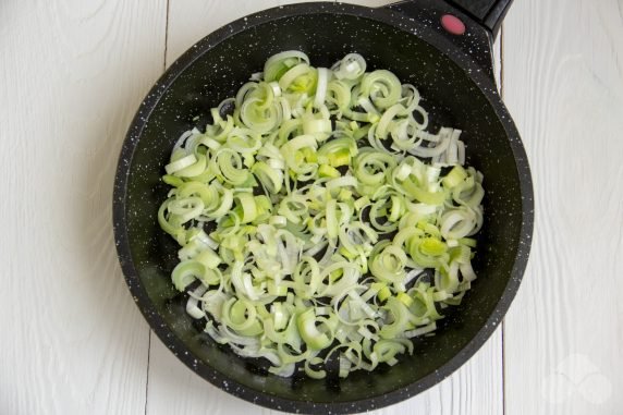 Pea soup with young peas and herbs - recipe photo, step 2