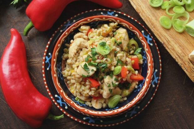 Pearl barley porridge with chicken and vegetables Pearl barley porridge with chicken and vegetables