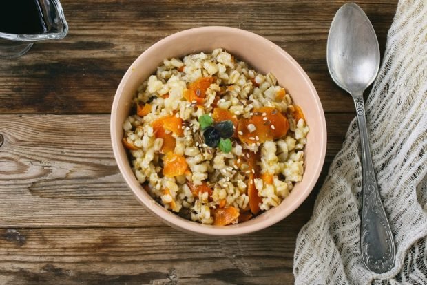 Pearl barley porridge with dried fruits and honey Pearl barley porridge with dried fruits and honey