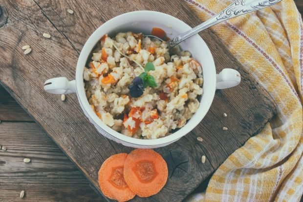 Pearl barriers with carrots and dried fruits in a slow cooker Pearl barriers with carrots and dried fruits in a slow cooker