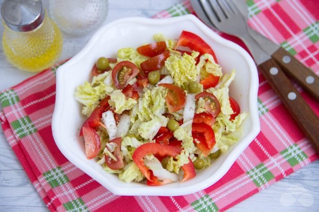 Peking cabbage salad and canned peas