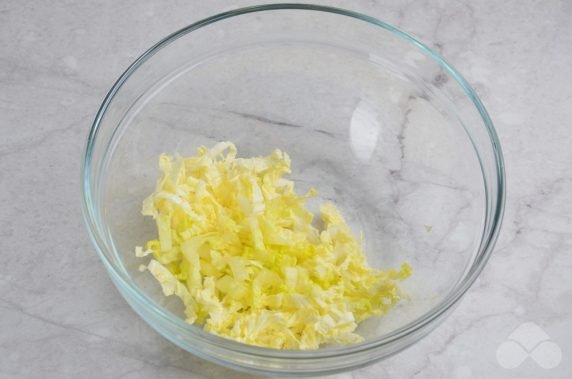 Peking cabbage salad with bell pepper and carrots - recipe photo, step 1