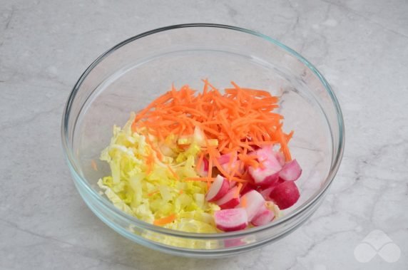 Peking cabbage salad with bell pepper and carrots - recipe photo, step 2