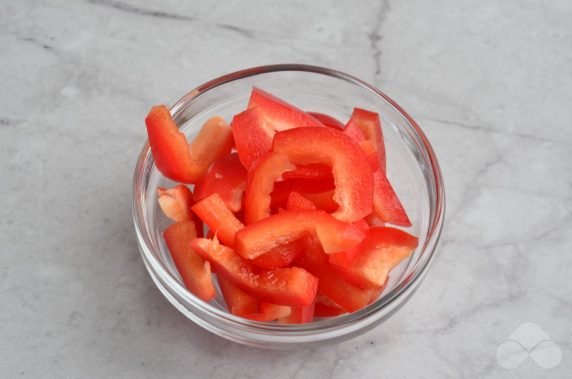 Peking cabbage salad with bell pepper and carrots - recipe photo, step 3