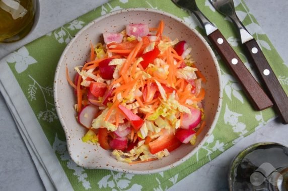 Peking cabbage salad with bell pepper and carrots - recipe photo, step 5