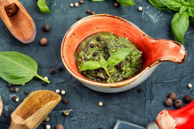 Pesto sauce without cheese Pesto sauce without cheese