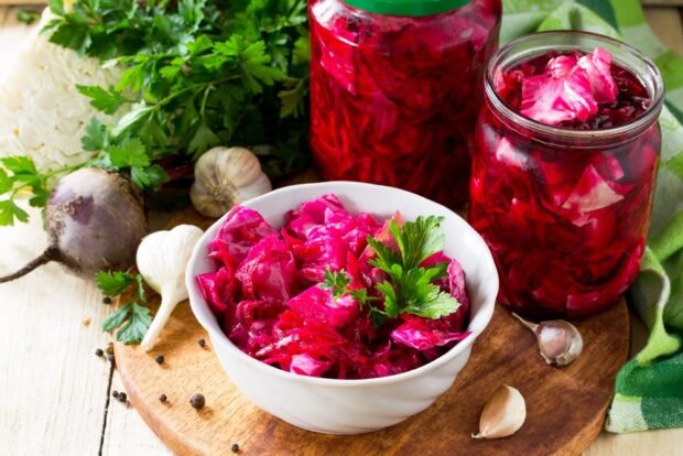 Pickled cabbage with beets