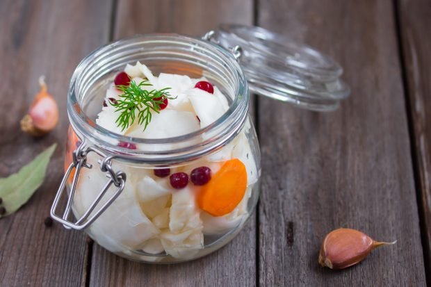 Pickled cabbage with fast -cooking pieces Pickled cabbage with fast -cooking pieces