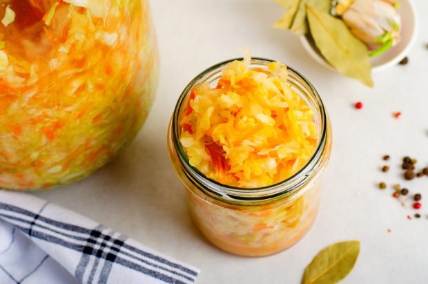 Pickled cabbage with vinegar without sterilization Pickled cabbage with vinegar without sterilization