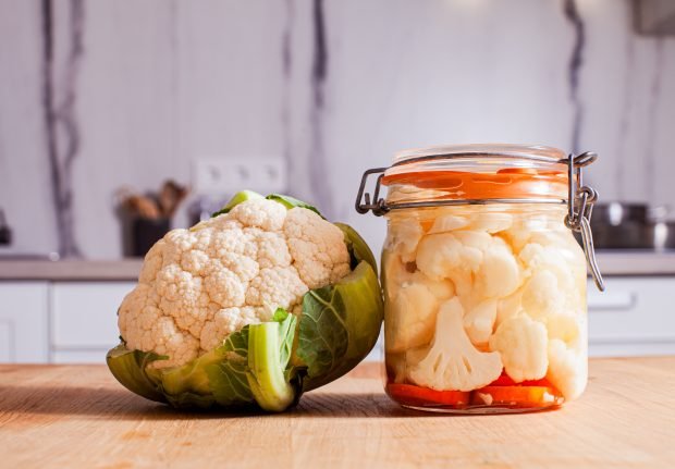 Pickled cauliflower for the winter in banks Pickled cauliflower for the winter in banks