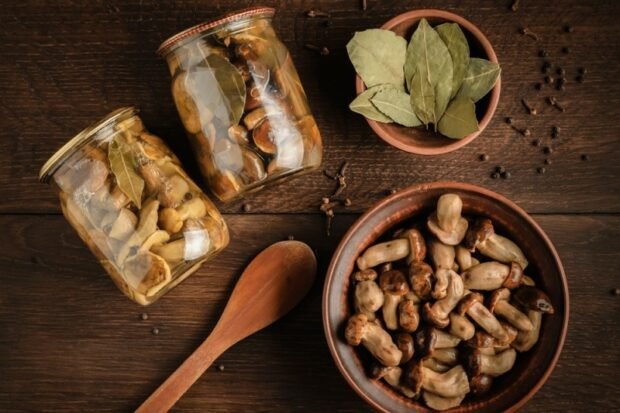 Pickled forest mushrooms for the winter Pickled forest mushrooms for the winter