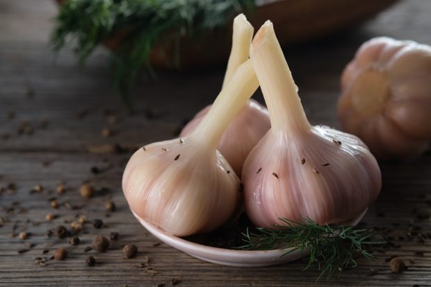 Pickled garlic heads for the winter Pickled garlic heads for the winter