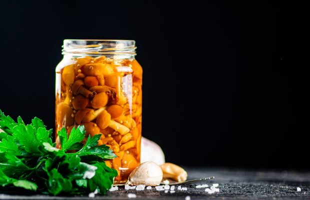 Pickled mushrooms with vinegar without sterilization Pickled mushrooms with vinegar without sterilization