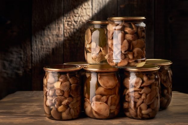 Pickled mushrooms with vinegar without sterilization for the winter Pickled mushrooms with vinegar without sterilization for the winter