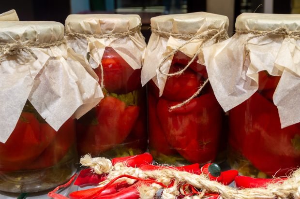 Pickled pepper in oil for the winter Pickled pepper in oil for the winter