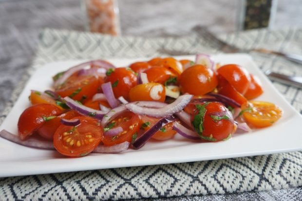 Pickled tomatoes in 30 minutes