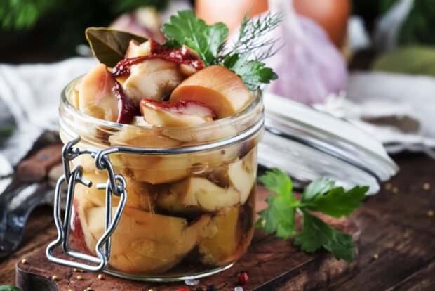 Pickled white mushrooms Pickled white mushrooms