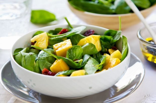 Pineapple salad, mangoe and spinach Pineapple salad, mangoe and spinach