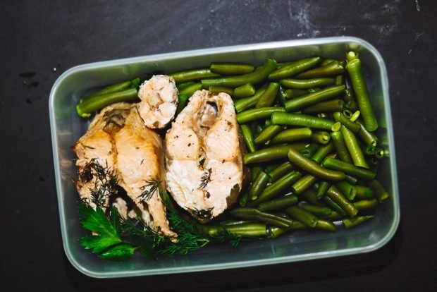 Pink salmon with patch beans in the oven Pink salmon with patch beans in the oven