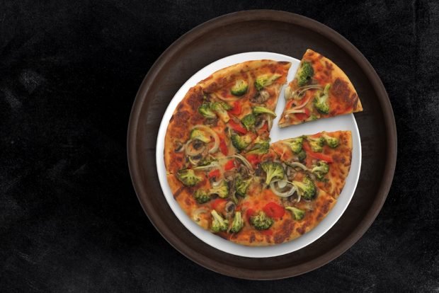 Pizza with broccoli