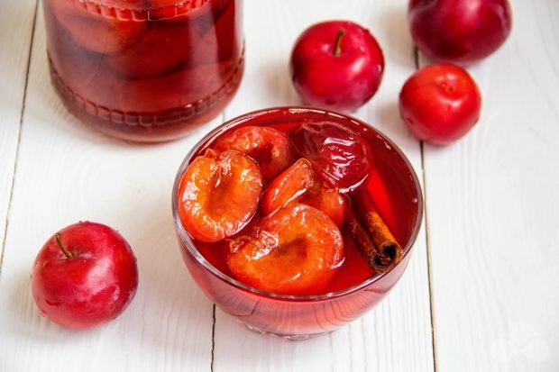 Plum compote without bones Plum compote without bones