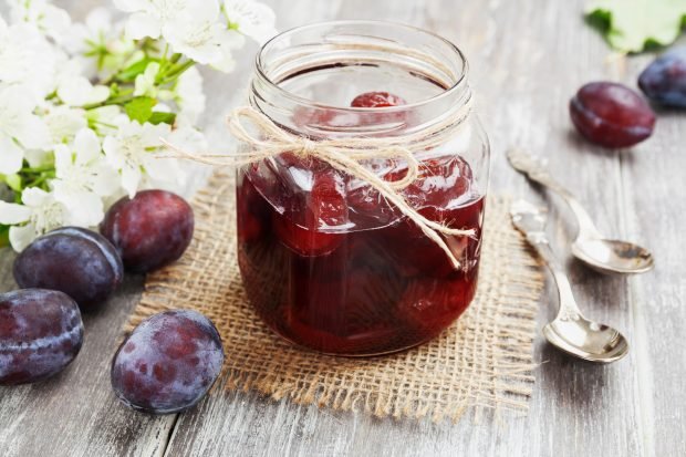 Plum jars of plum without bones Plum jars of plum without bones