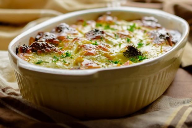 Potato casserole with chicken and broccoli